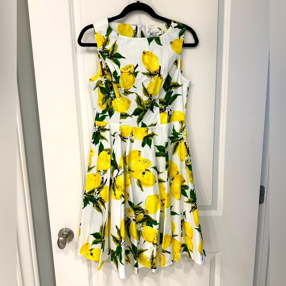 Summer dress with lemons